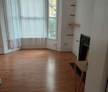 Room in a Shared House, Winslade Road, SW2 - Photo 3