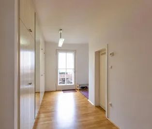 Rochusmarkt: Top-gelegene 3-Zimmer-Wohnung in absoluter Ruhelage mit Innenhof-Balkon - Photo 2