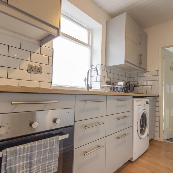 3 bedroom flat to rent - Photo 1