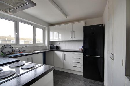 2 bedroom maisonette to rent - Photo 3
