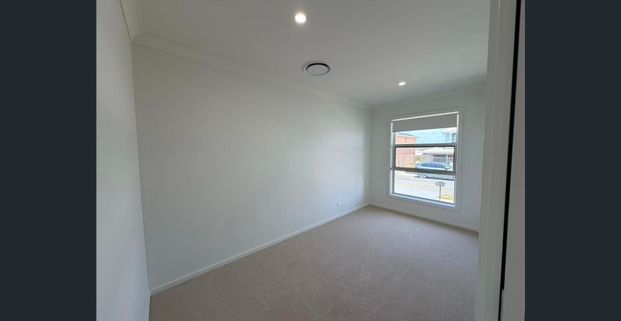 Brand New & Spacious 4-Bedroom Home with Alfresco – Menangle Park - Photo 1