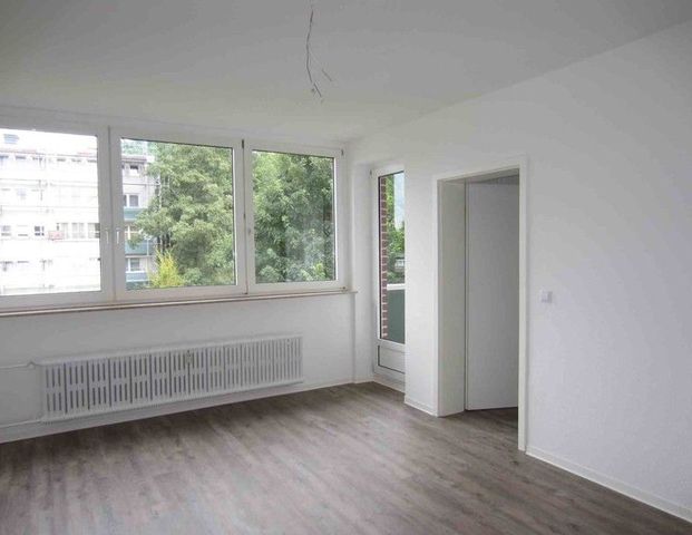 Gut aufgeteilte 2-Zimmer-Wonung mit Balkon in grüner Lage! - Photo 1