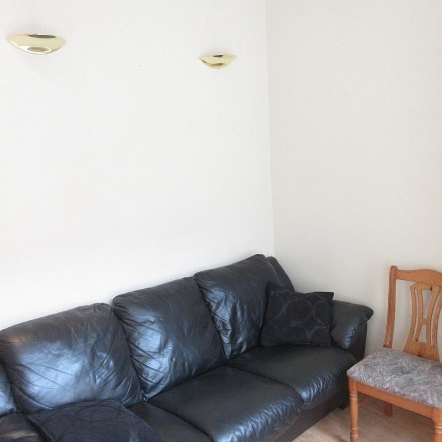 Great Apartment, 5A Canterbury Street, Queens Botanic Area, Belfast - Photo 1