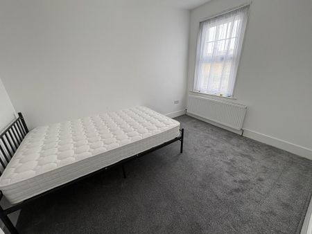 4 bedroom terraced house to rent - Photo 5