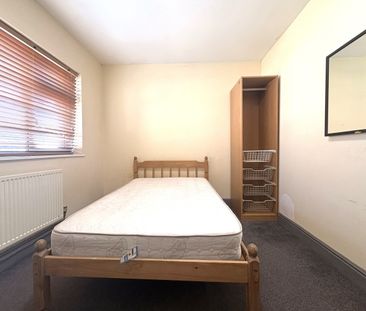 Old Park Terrace, Pontypridd - Photo 3