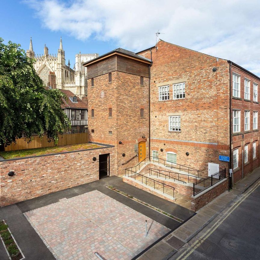 1 bedroom second floor apartment in York city centre - Photo 1