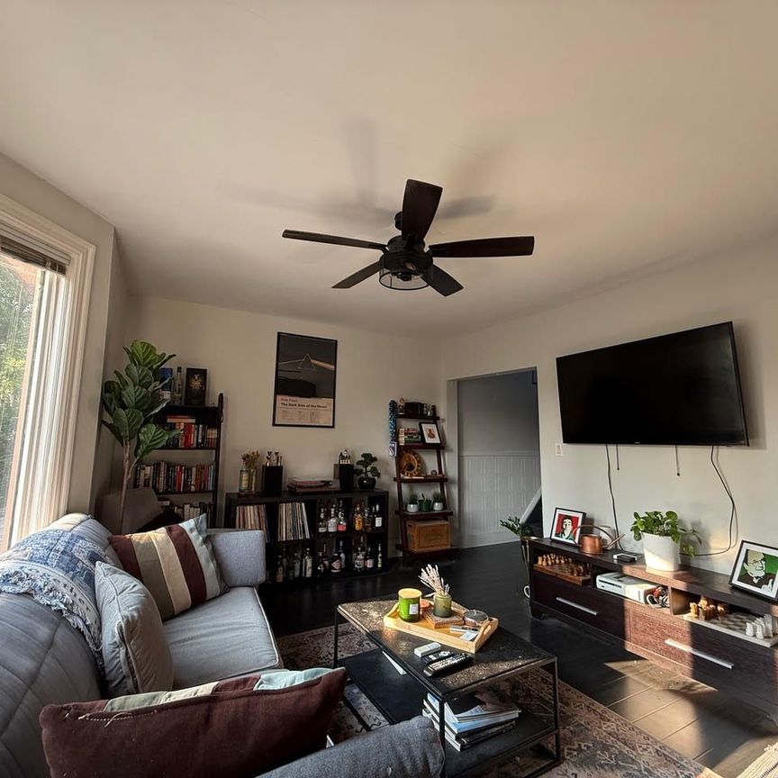 For Lease - 263 Grace Street Unit# 2nd Fl, Toronto, Ontario - Photo 1