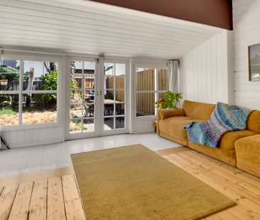 25 Little Gold Street, Brunswick VIC 3056 - House For Rent | Domain - Photo 2