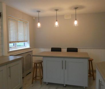 3 bedroom semi-detached bungalow to rent - Photo 2