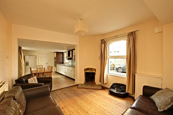 1 bedroom in a house share to rent - Photo 1