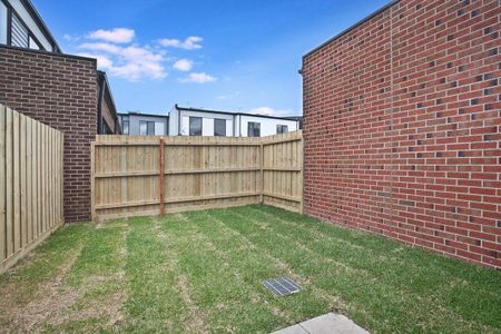 A charming family home perfect for those seeking comfort and convenience. - Photo 2