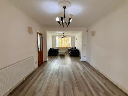 Clairvale Road, Hounslow - Photo 1