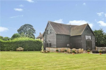 A delightful barn conversion set in lovely rural location, well presented throughout with good size rooms and a generous garden - Photo 3