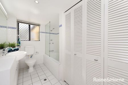 Tranquil North-Facing Apartment in a Quiet Street - Photo 2