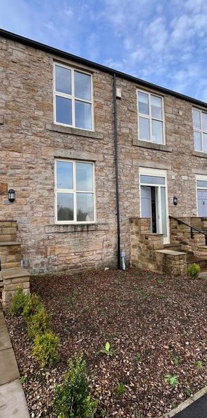 3 bedroom mews to rent - Photo 1