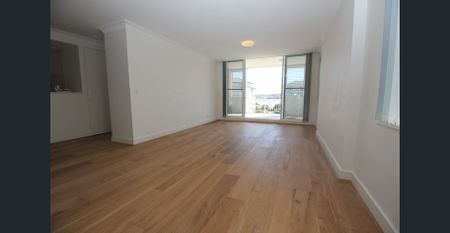 Timber Floors & Water Views - Photo 2