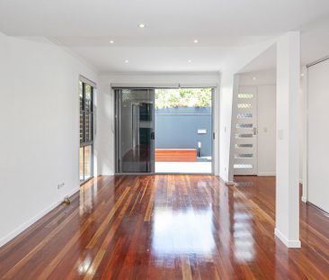 RARE RENOVATED HOME IN INNER-CITY PRIME LOCALE - Photo 6