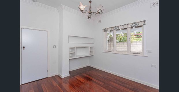 Elegant Floreat Family Home - Photo 1