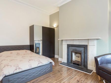 3 bedroom apartment to rent - Photo 2