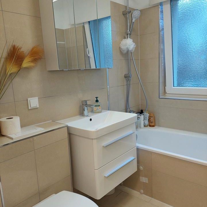 Frauen WG, Room for rent, Möbliert, Helle Wohnung, WG Zimmer - Photo 1