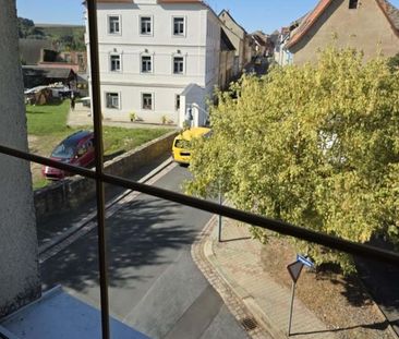 Großzügige 3-Zimmerwohnung unterm Dach in ruhiger und grüner Lage! - Photo 1