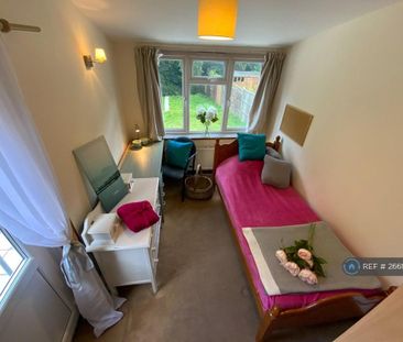 6 bedroom semi-detached house to rent - Photo 5