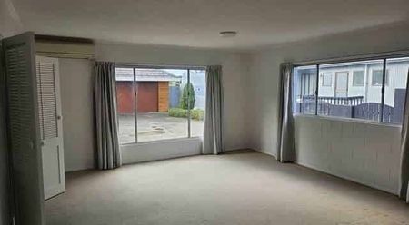 Charming 3BR Northcote Haven - Photo 4