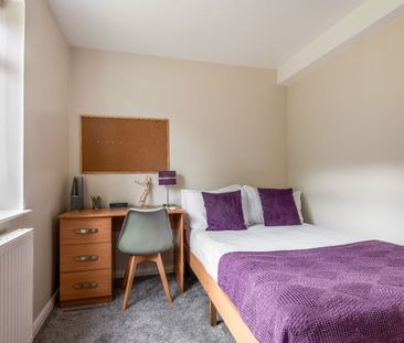 5 Bed Semi-Detached House, Hillside, BN2 - Photo 4