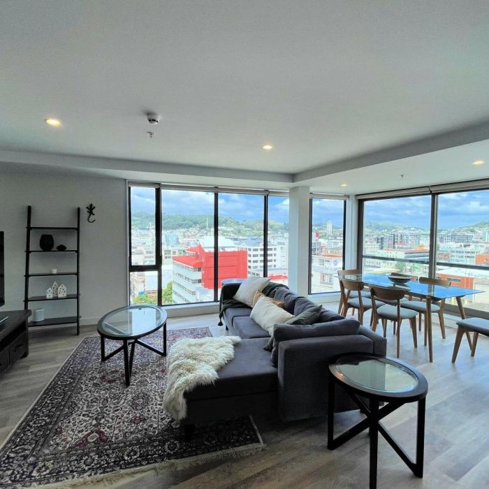 Open planned two bedroom city apartment - Photo 1