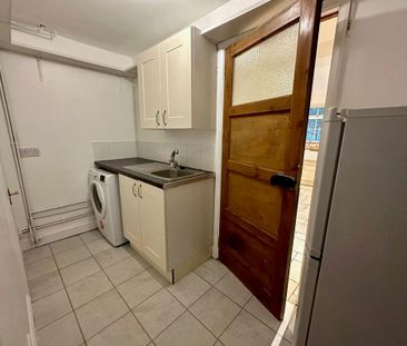 4 bedroom terraced house to rent - Photo 5