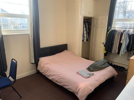 2 bedroom flat to rent - Photo 4