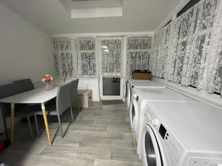 1 bedroom bedsit to rent - Photo 2