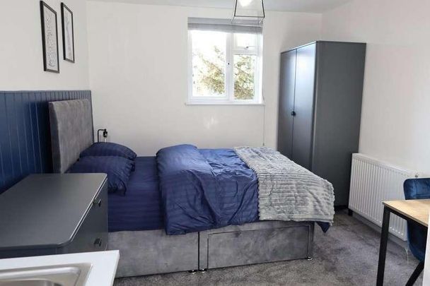 Newly Refurbished Ensuite Room With Kitchenette, PE1 - Photo 1