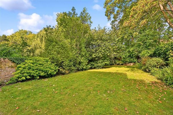4 bedroom semi-detached house to rent - Photo 1