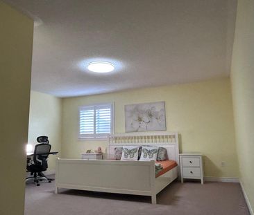 For Lease - 385 Comiskey Crescent, Mississauga, Ontario - Photo 6