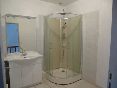 Location Appartement 3 pièces 64m² - Photo 4