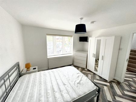 1 Bedroom House / Flat Share to let - Photo 2