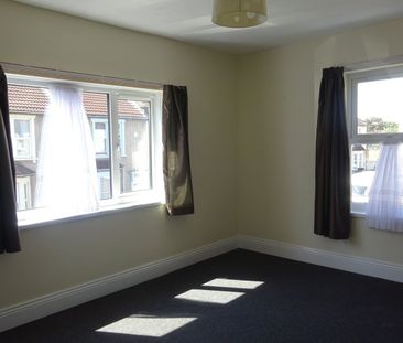 2 Bed Terraced House, Sevier Street, BS2 - Photo 2