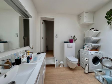Instapklare, gerenoveerde en lichtrijke woning met 2 slaapkamers en koer - Photo 3