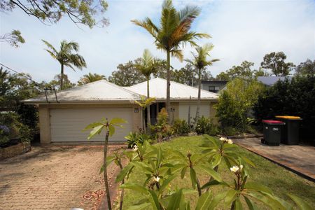 Fully furnished waterfront home in Bundabah for rent - Photo 3
