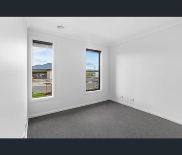 17 Blueys Road, Donnybrook, Vic 3064 - Photo 4
