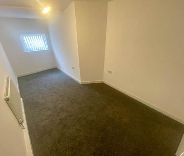 3 bedroom flat to rent - Photo 3