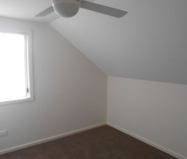 Three Bedroom Townhouse In Convenient Location - Photo 5