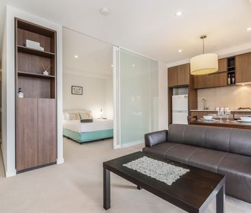 Fully Furnished Apartment in the heart of South Yarra - Photo 4