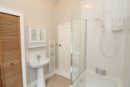 3 Bedroom Semi-Detached Bungalow - Photo 4