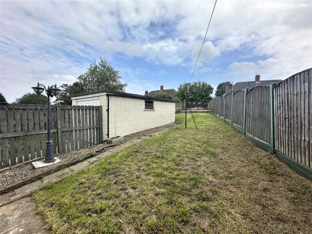 3 bedroom semi-detached house to rent - Photo 4
