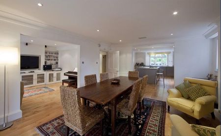 5 bedroom detached house to rent - Photo 2