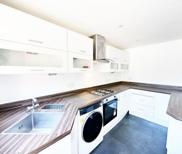 3 bedroom terraced house to rent - Photo 5