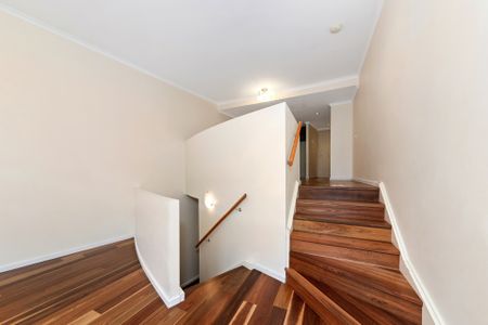 One Bedroom Apartment - In the Heart of the City! - Photo 5