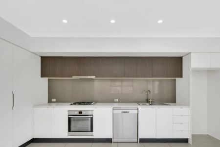 Perfectly Positioned in St Clair – Spacious, Modern & Convenient - Photo 3